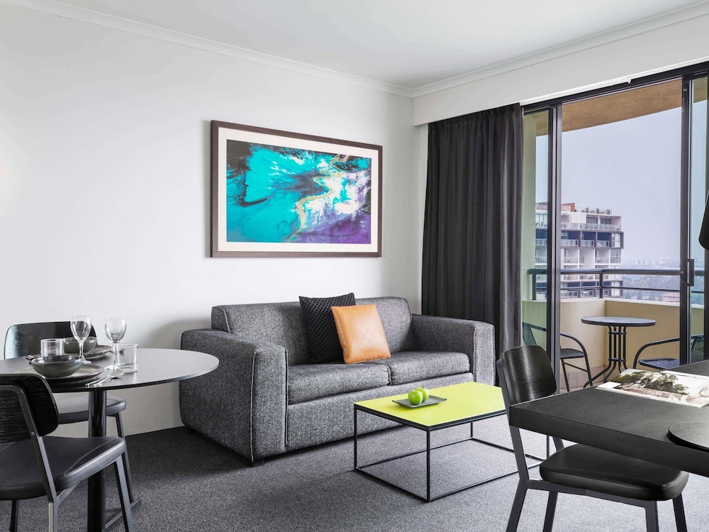 Mantra Parramatta 42/72
