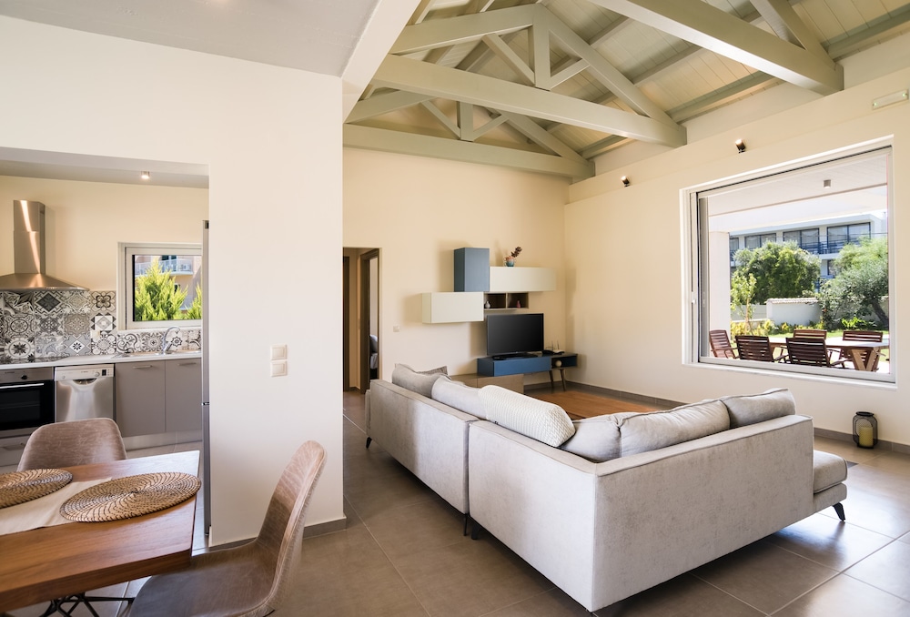 THREE STARS BEACH HOTEL 48/60