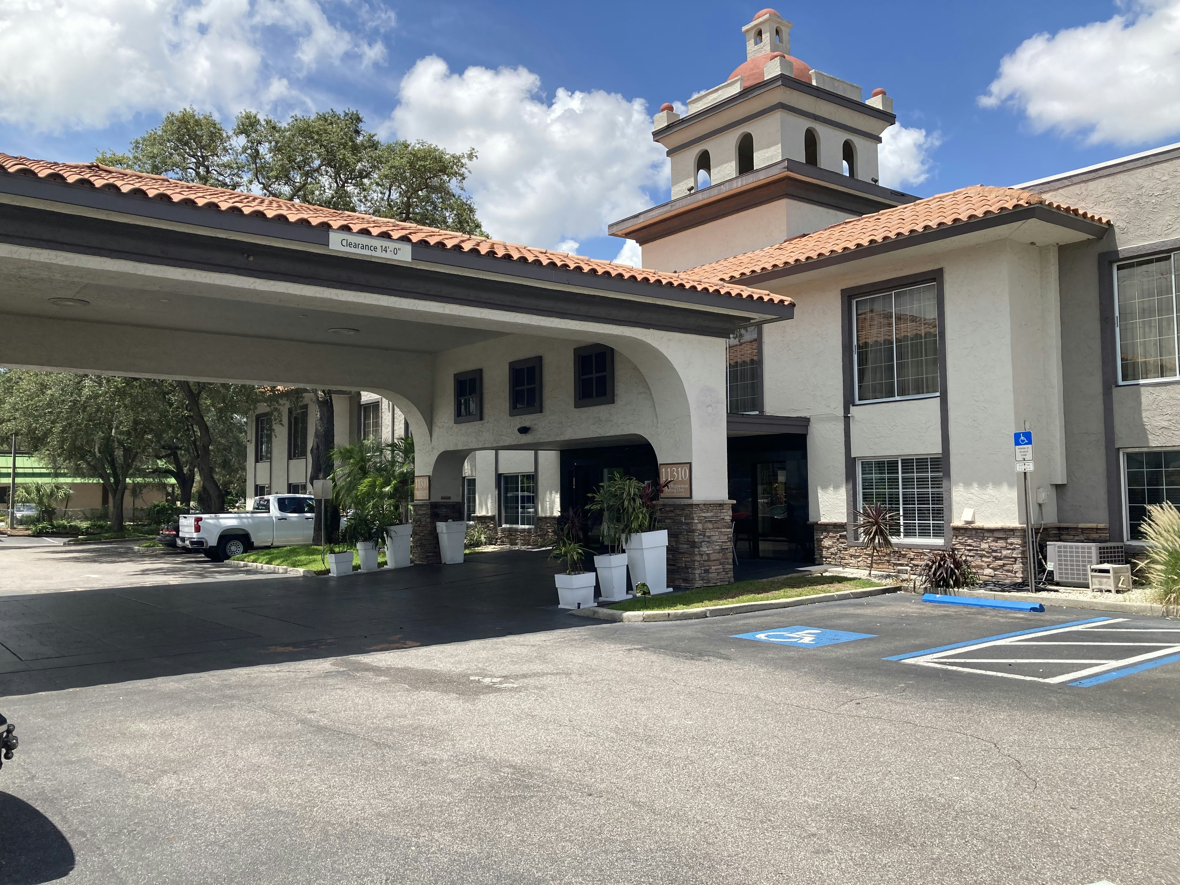 Red Roof PLUS & Suites Tampa - Busch Gardens 10/12