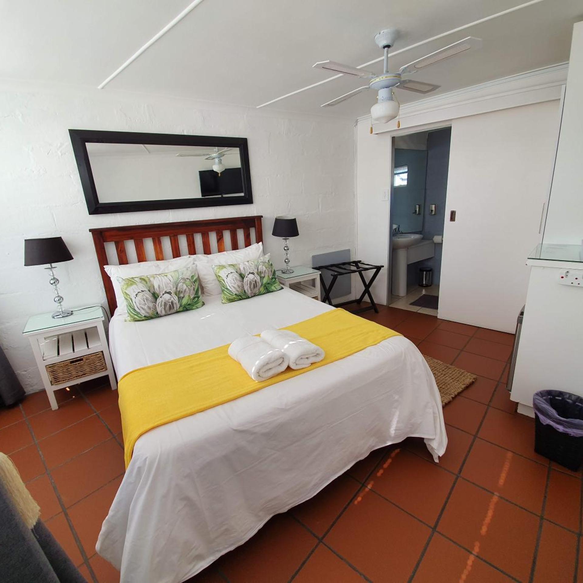 Twenty Four 17 Inn Hotel 11/42