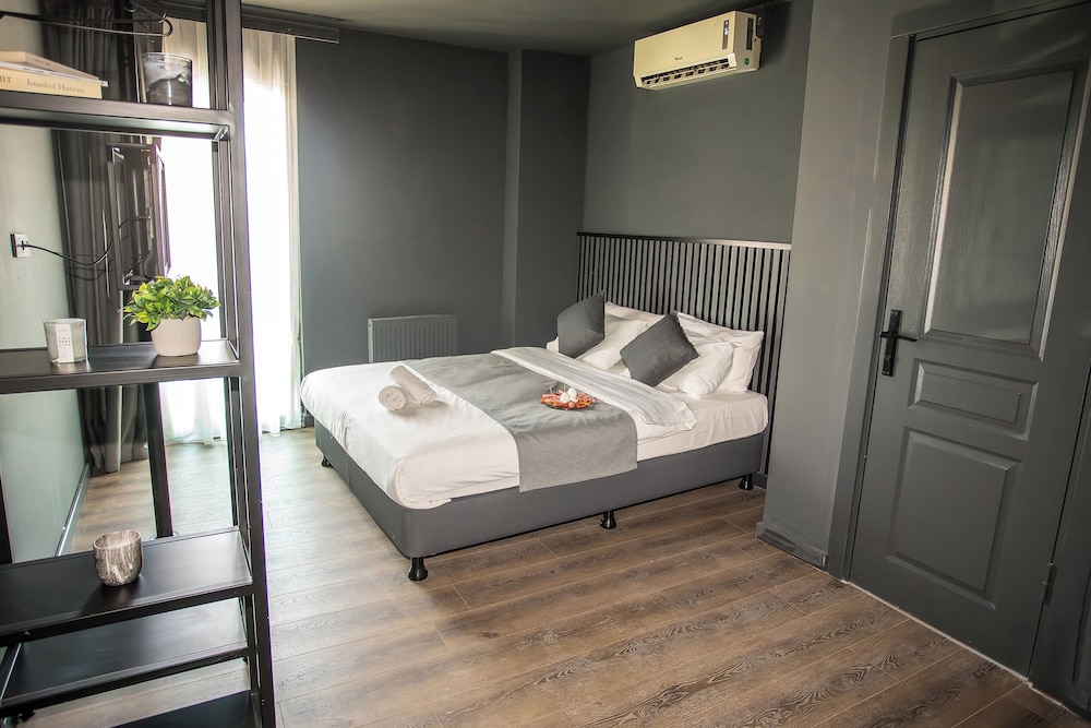 DELUXE, DOUBLE BED