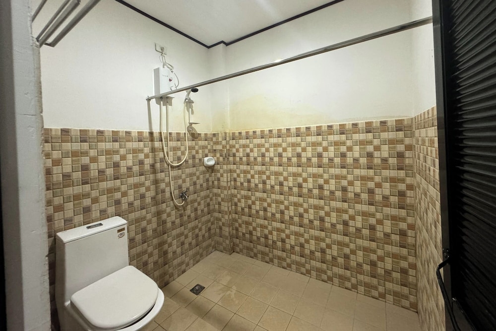 EC Hotel near Laoag Airport by ZUZU 28/34