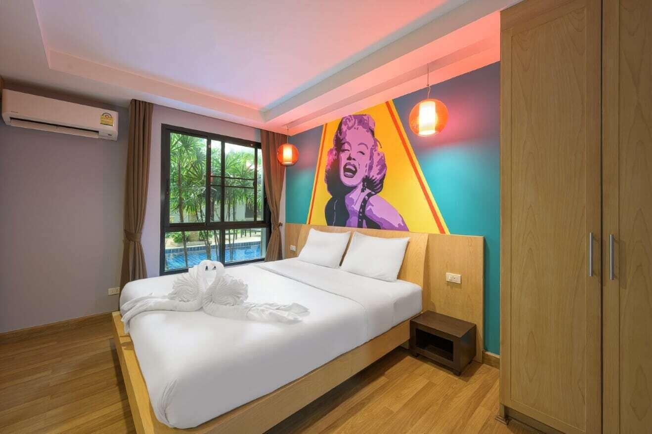 1 BEDROOM, POOL ACCESS