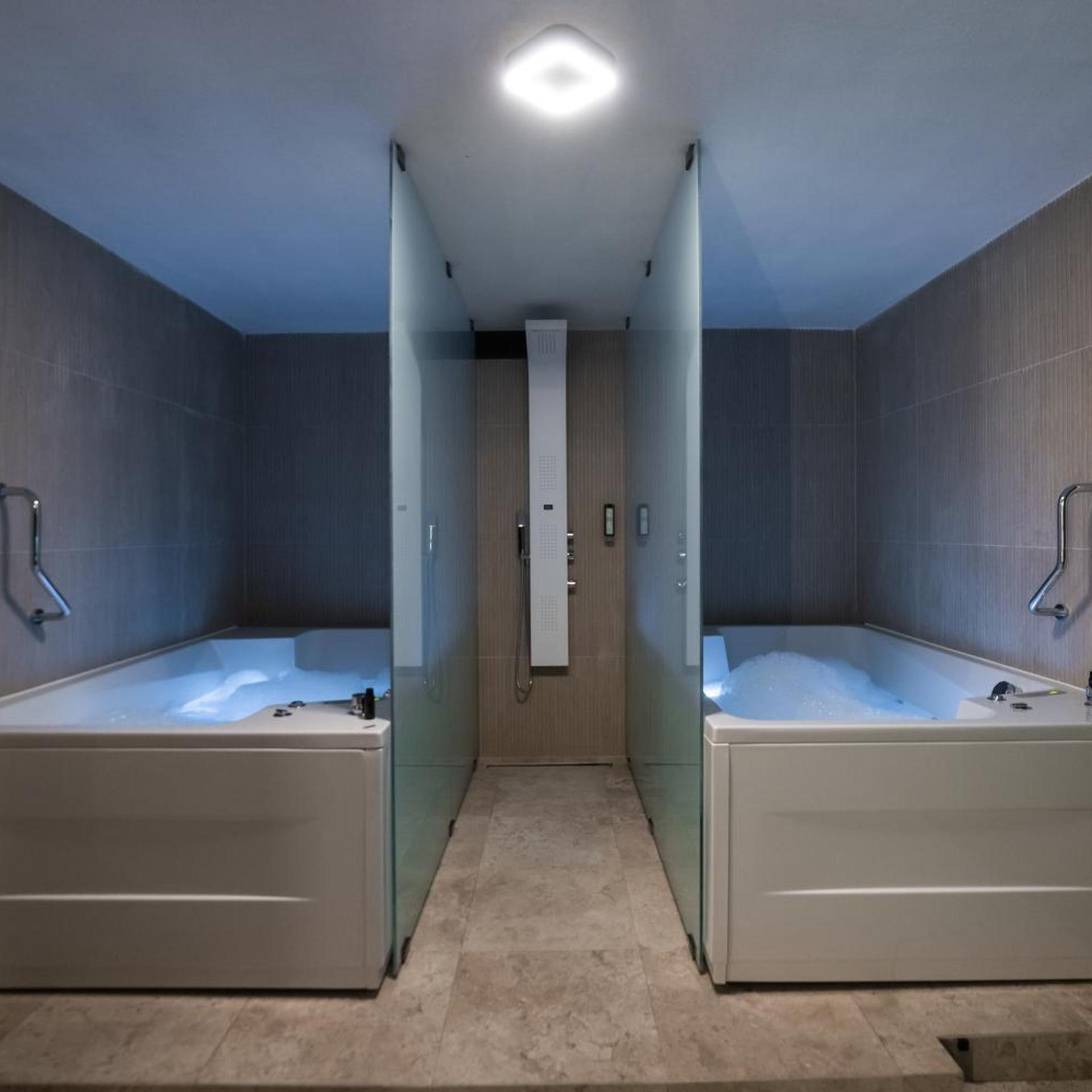 Emery Hotel Pristina 24/50