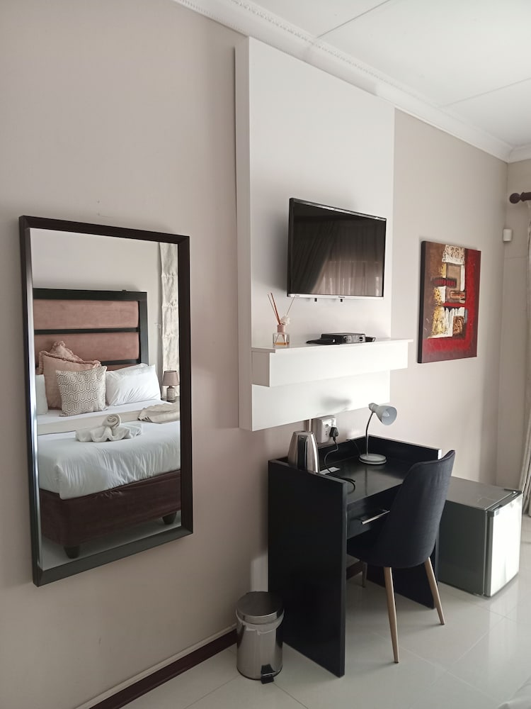 Staymorr Boutique Guest House 25/44