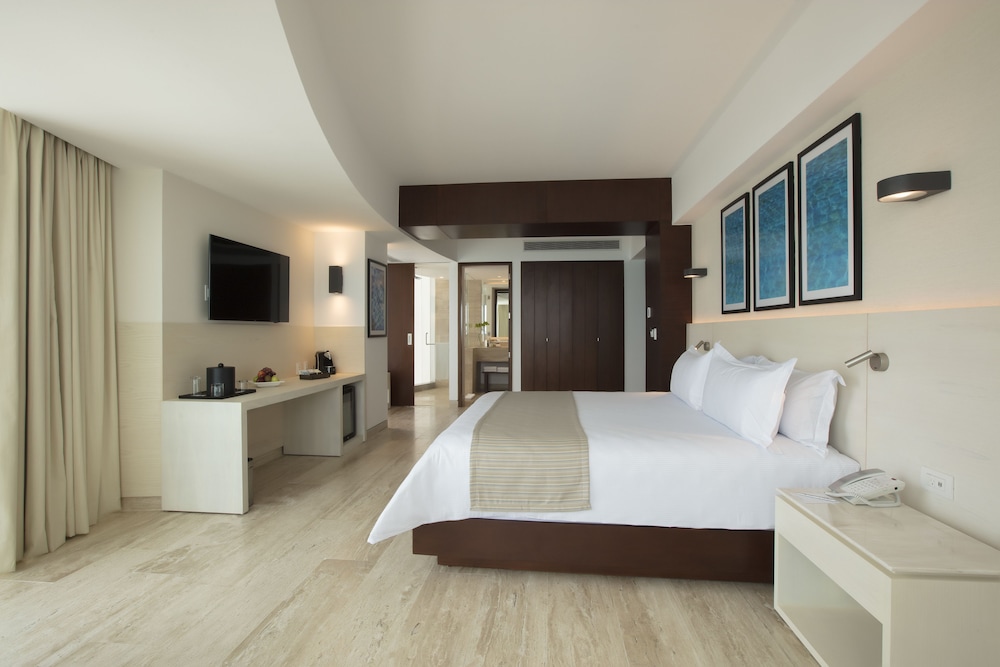 Altitude By Krystal Grand Punta Cancun All Inclusive 30/75