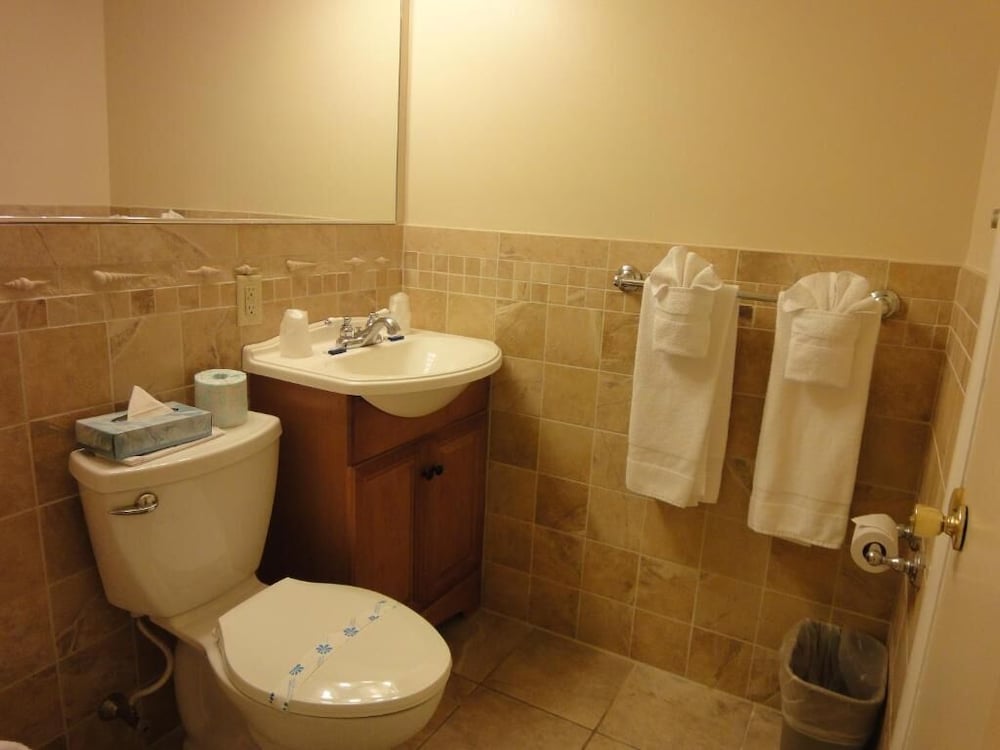 Hyannis Travel Inn 43/45