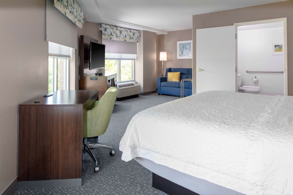 Hampton Inn & Suites Arlington Crystal City DCA 16/64