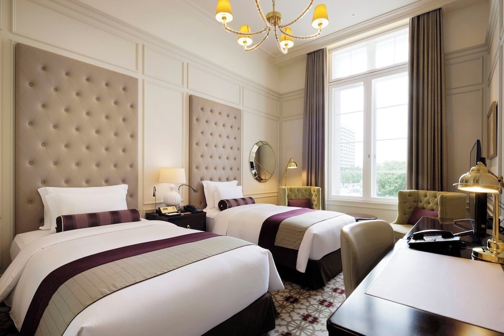 Superior, Twin Beds, South Wing, Smoking
