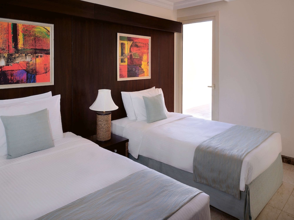 منتجع موفنبيك النورس جدة(Movenpick Resort Al Nawras Jeddah) 13/60