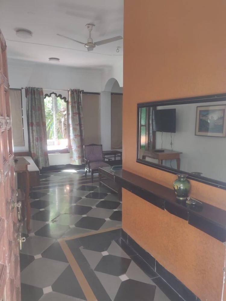 HOTEL RANGNIWAS PALACE photo1