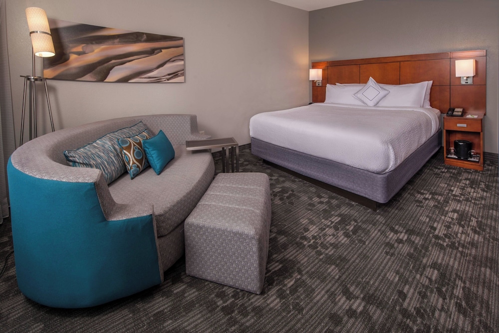 Room at Courtyard Dulles Town Center, STERLING - VA