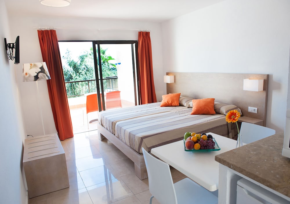 Apartamentos Sol Romantica by DOT Suites 10/57