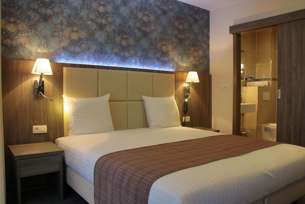 Dansaert Hotel 9/34