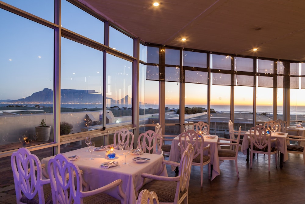 Dolphin Beach Hotel 66/76