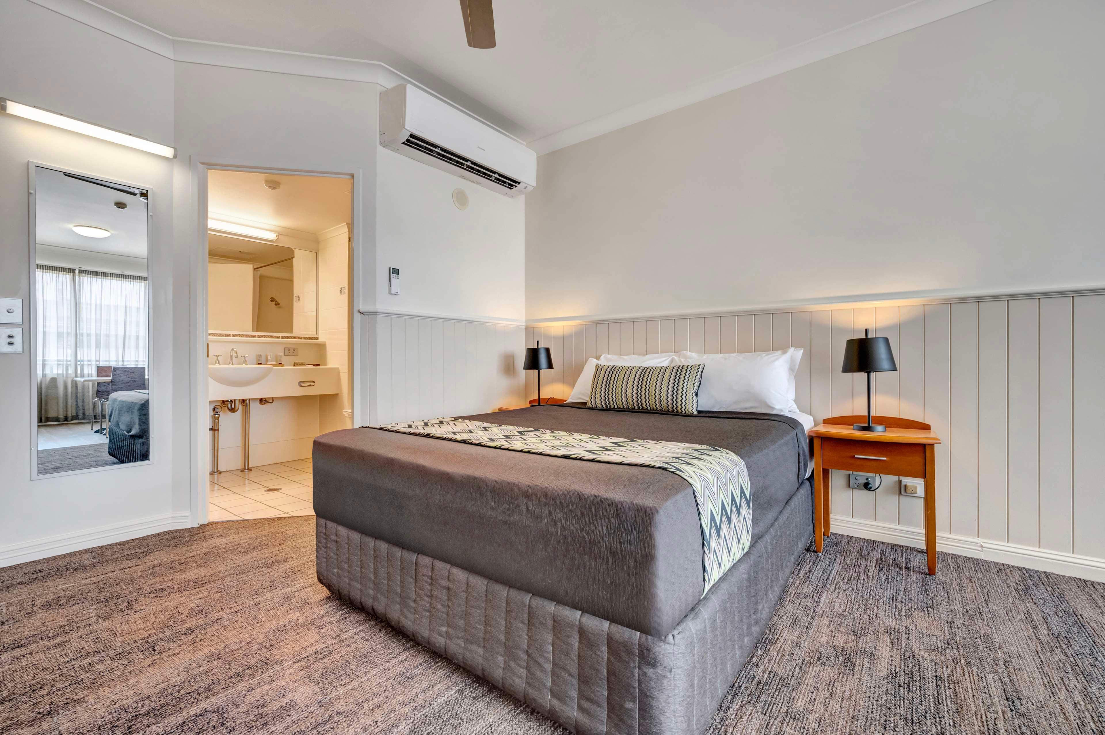 2 Bedrooms, Cottage, Queen and Twin Beds, Living Area, Laundry, Balcony, Kitchen