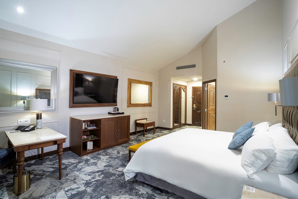 Master, Superior, Suite, King Bed
