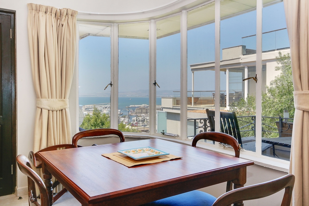 Bluegum Hill Guesthouse Apartments 30/35