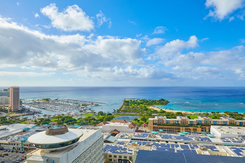Renaissance Honolulu Hotel & Spa 65/67