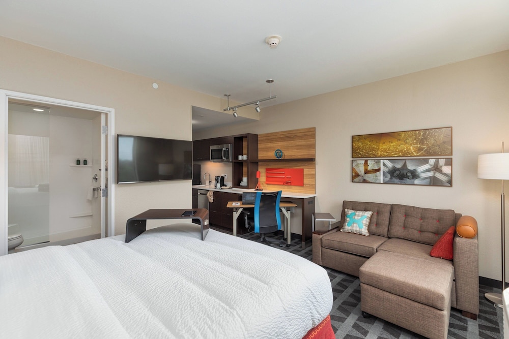 Studio, King Bed, Sofa, Accessible