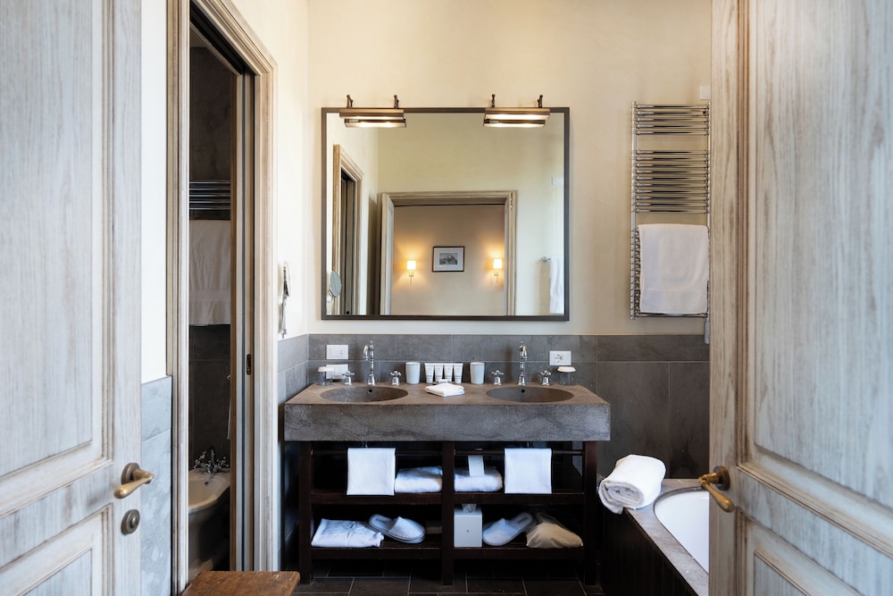 1 Bedroom, Royal, Studio, Suite, Queen Bed