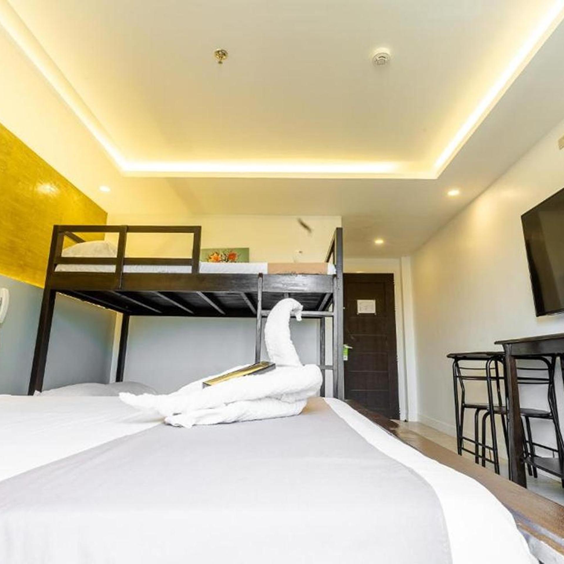 Spotlight Hotel near Hundred Islands Wharf 13/44