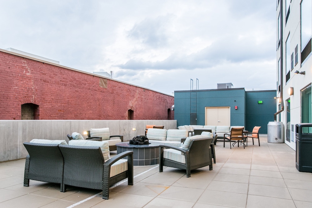 Holiday Inn Hotel & Suites CHATTANOOGA DOWNTOWN 3/65