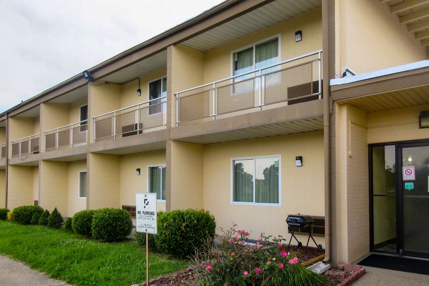 Rodeway Inn Zanesville OH 1/3