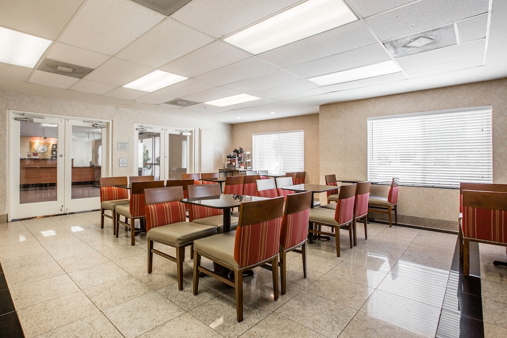 Comfort Suites Victorville-Hesperia 45/56