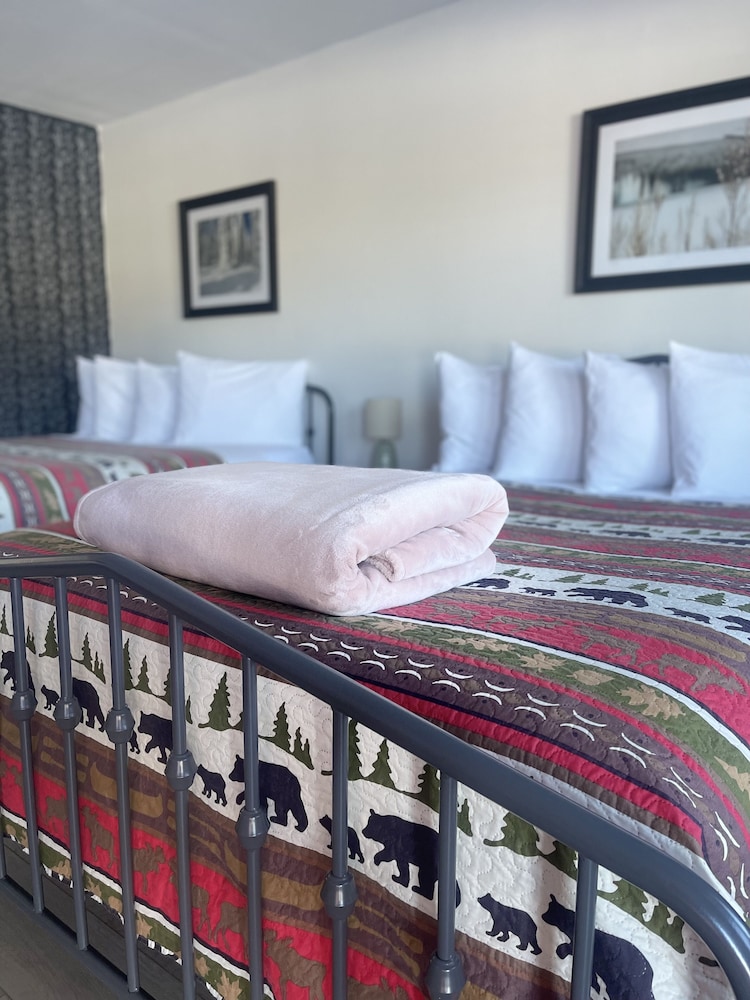 Chalet Motel Whitefish 33/64