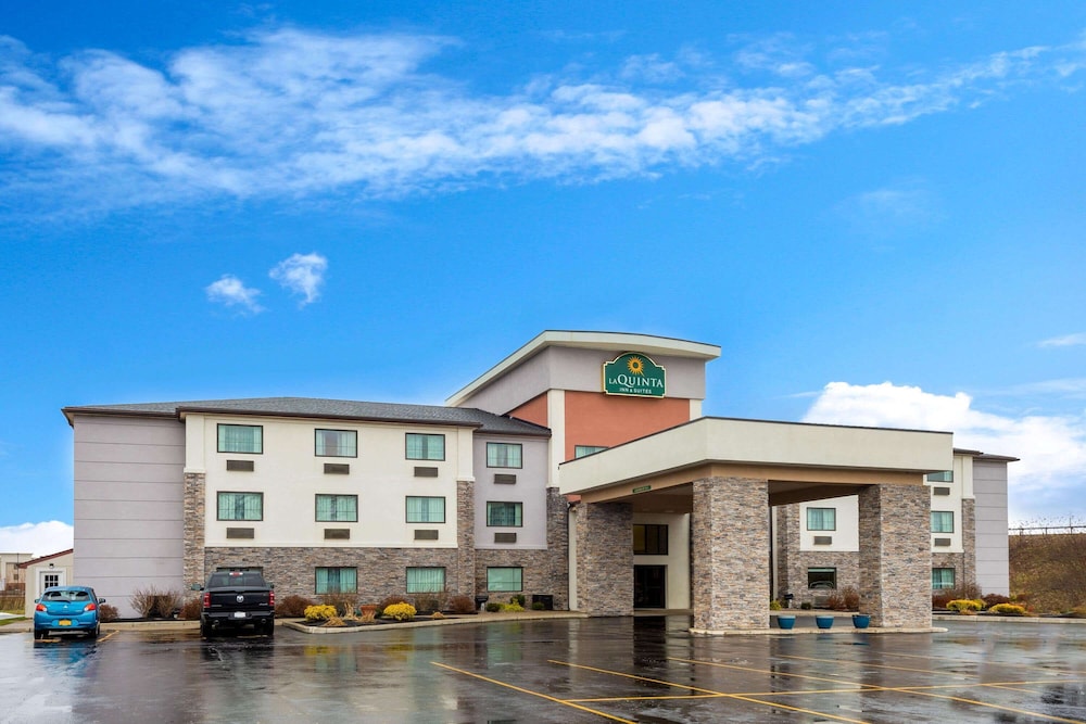 La Quinta Inn & Suites by Wyndham Batavia 3/41