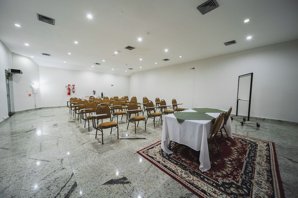 Hotel Golden Park Curitiba by Nacional Inn 92/97