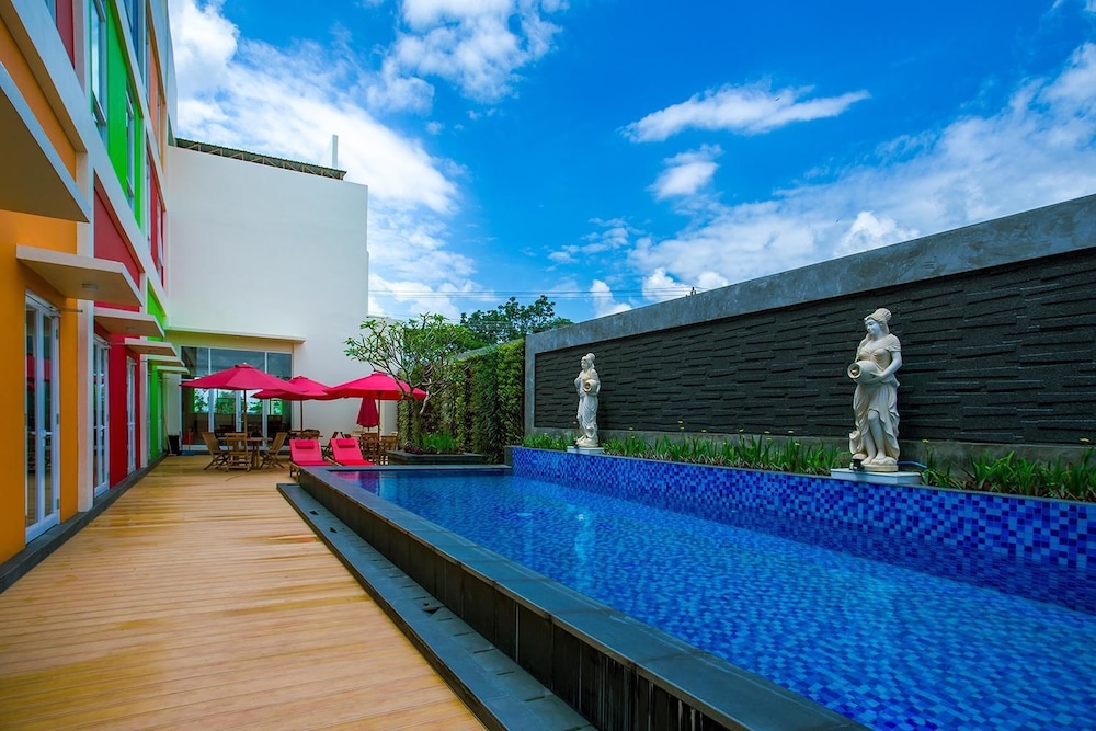 Front One Hotel Purwodadi 3/72
