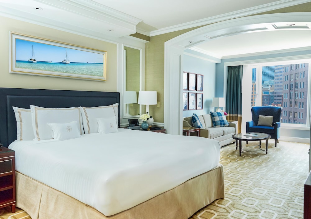 TOWER, DELUXE, KING BED, CITY VIEW