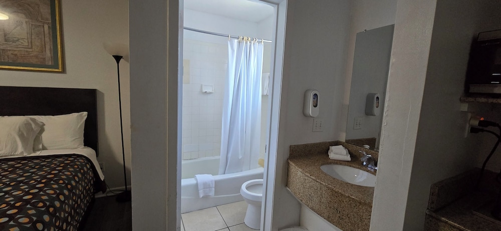 Merida Inn And Suites 48/50