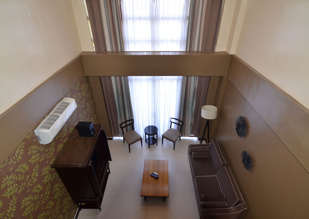 Crosswinds Resort Suites 37/50