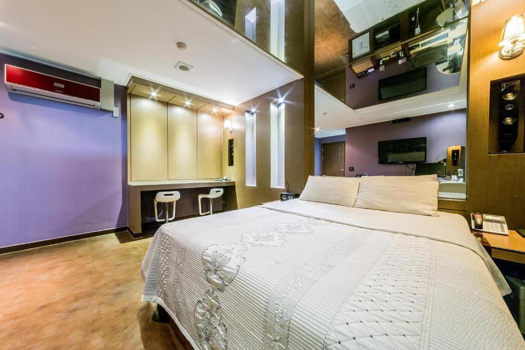 Ansan Hotel Box 21/40