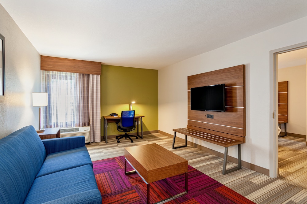 Holiday Inn Express Tampa-Brandon 32/52
