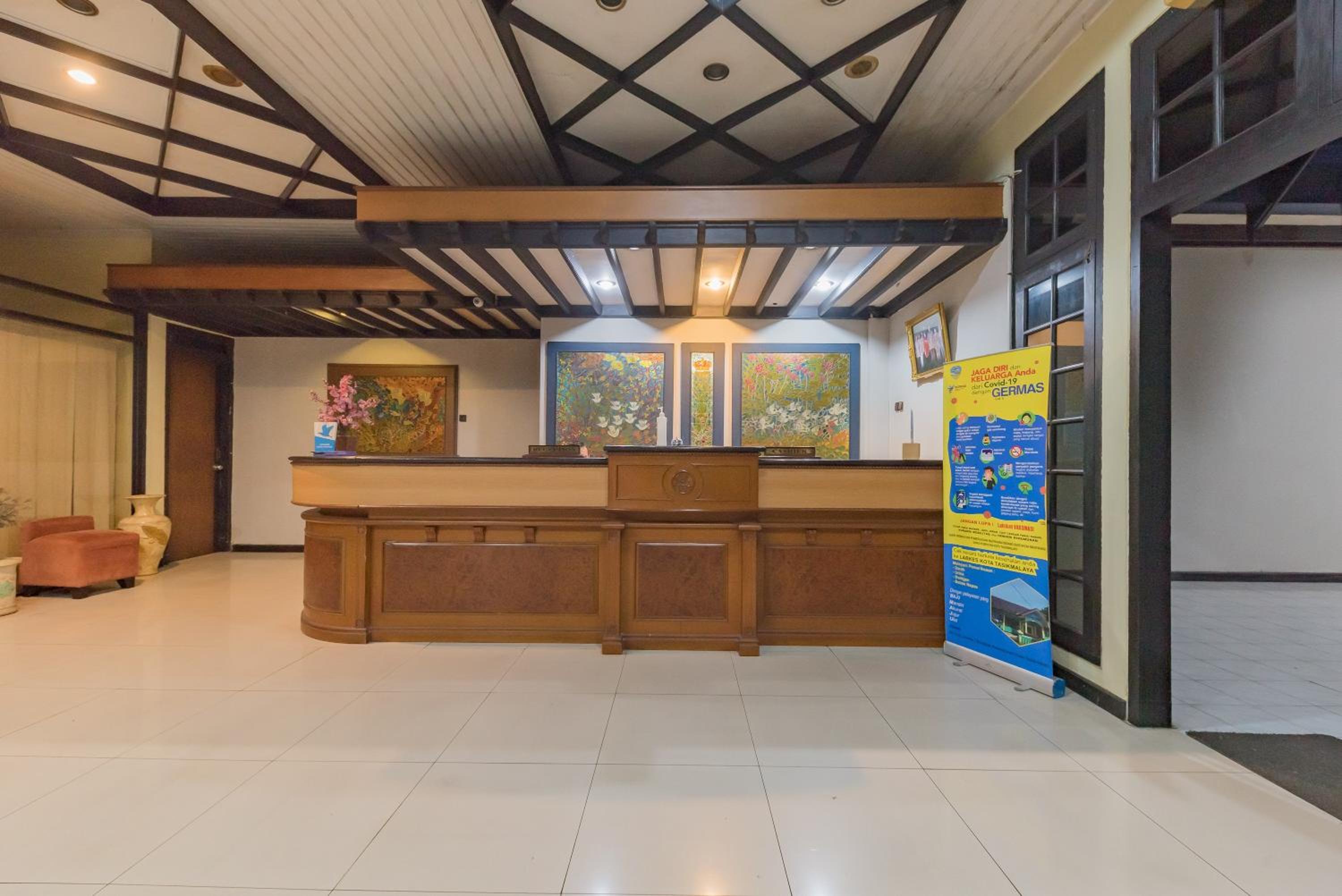 Crown Hotel Tasikmalaya 9/54