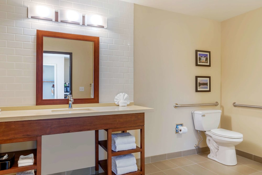 Comfort Inn Suites Schenectady - Scotia 17/44