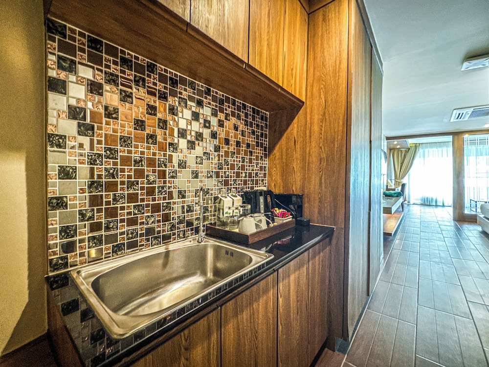Quality Beach Resorts and Spa Patong 25/42