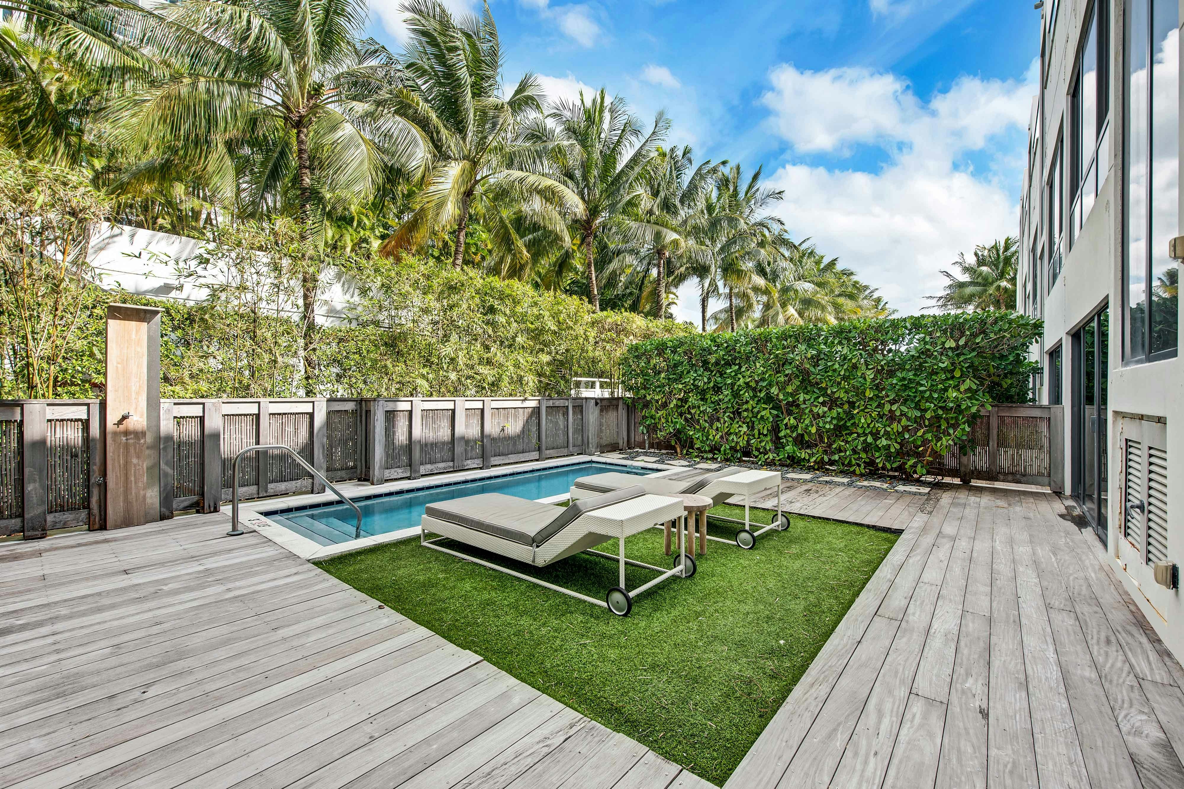W South Beach Hotel 62/68