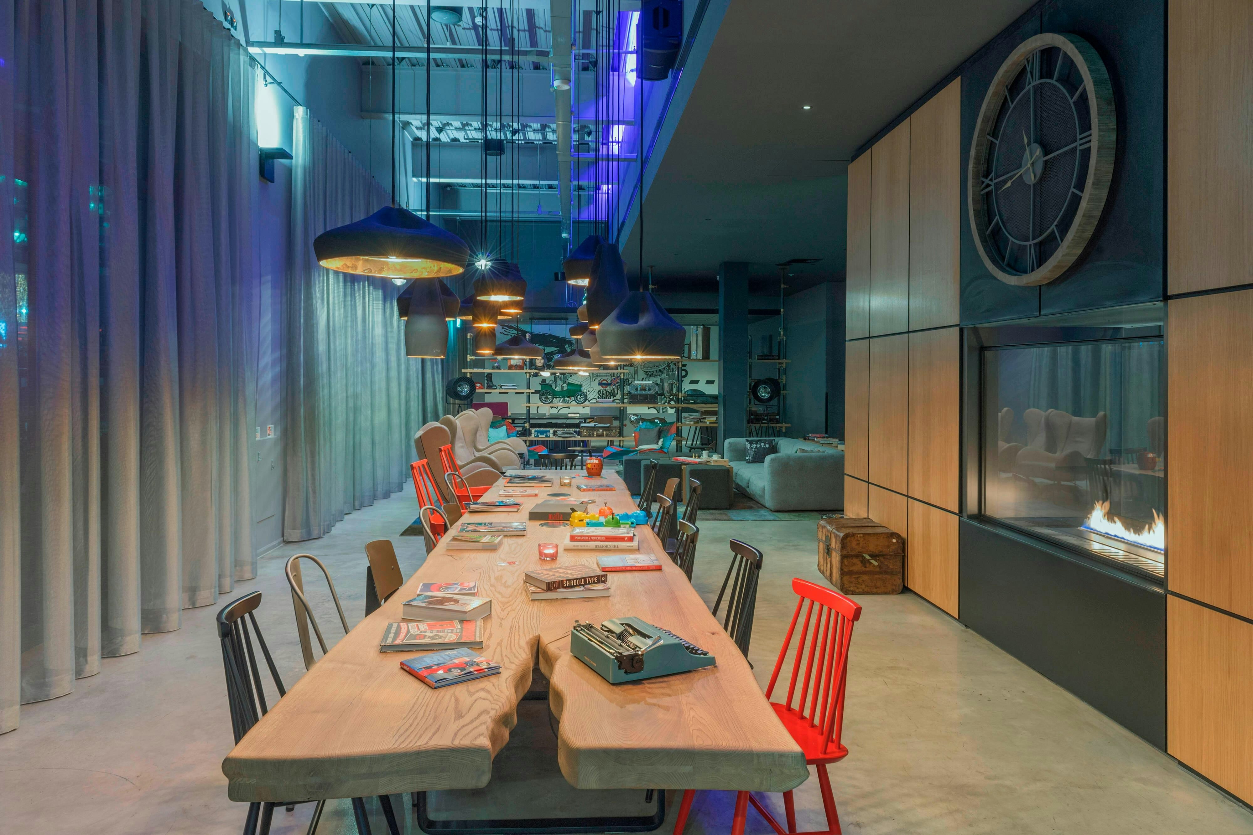 MOXY LONDON STRATFORD 26/42