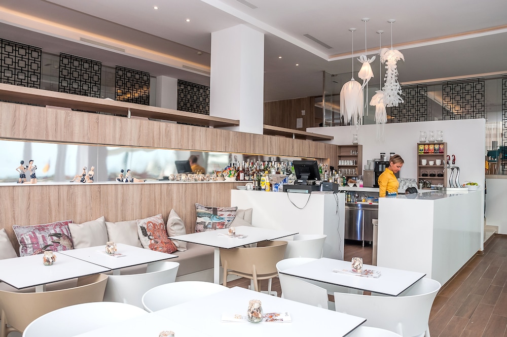 BQ Aguamarina Boutique Hotel 52/66