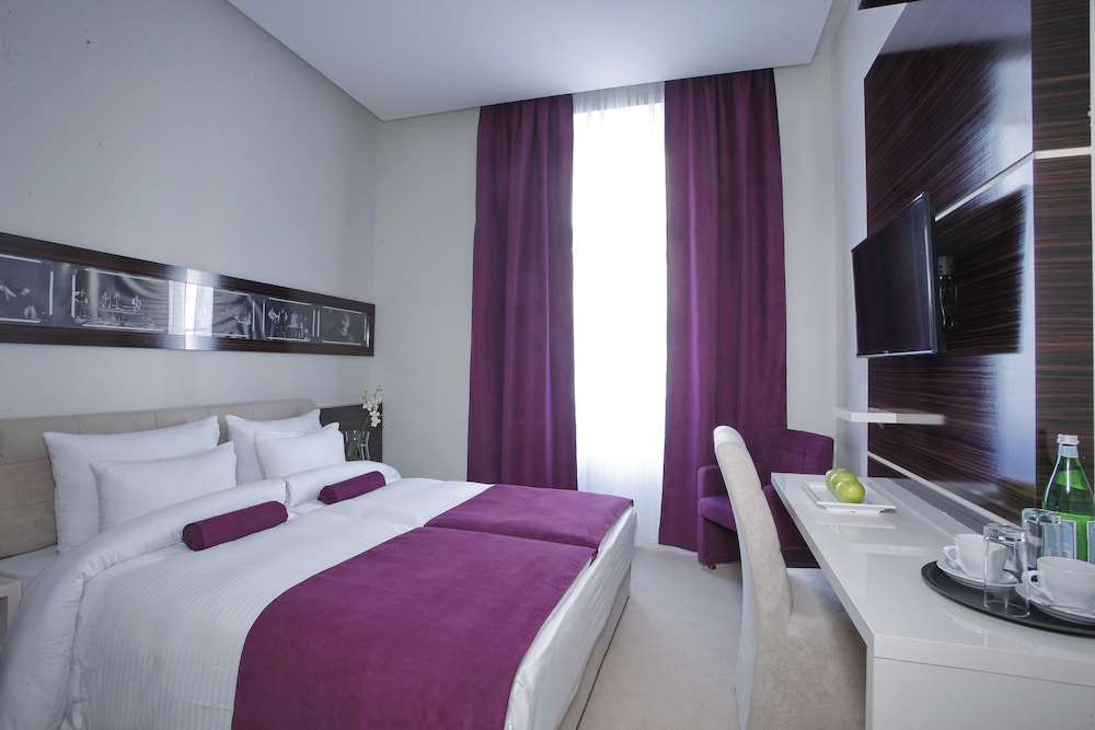 HOTEL THEATER BELGRADE 10/49