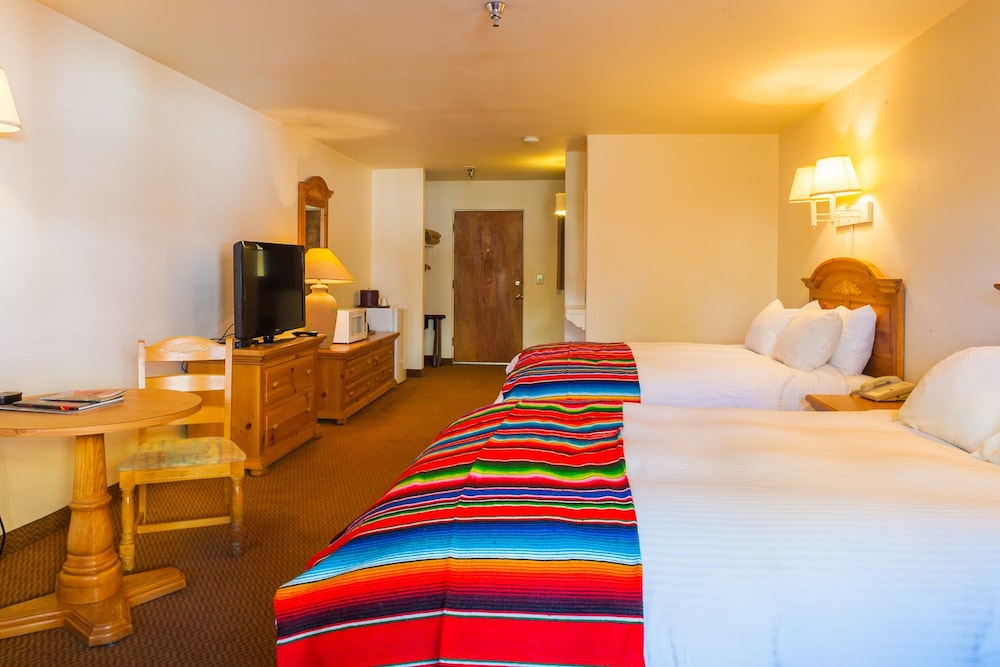El Pueblo Lodge 23/71
