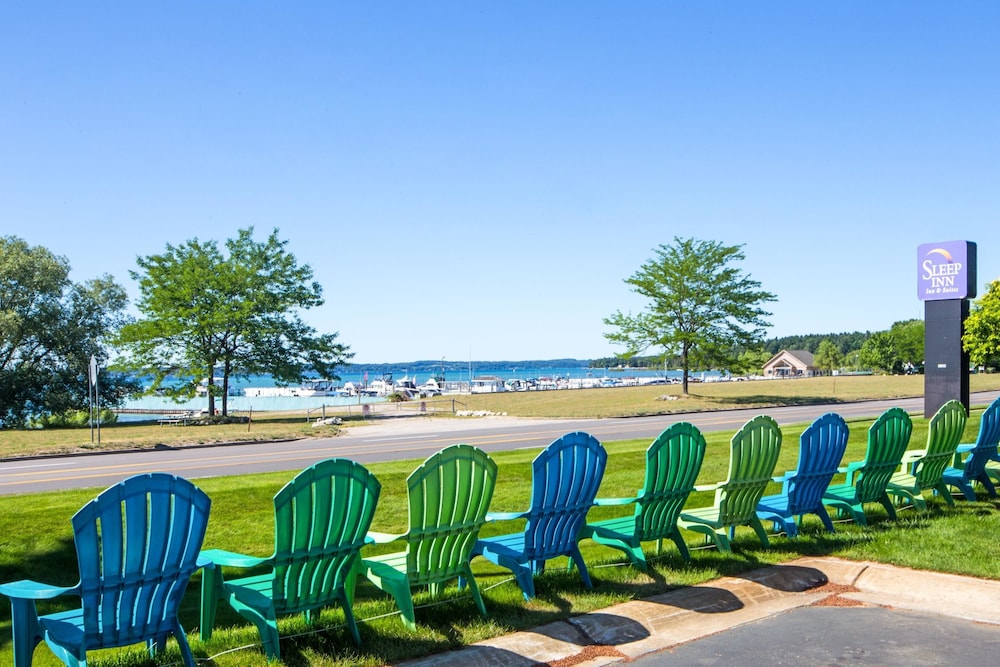 Sleep Inn & Suites Bay View Acme - Traverse City 52/68
