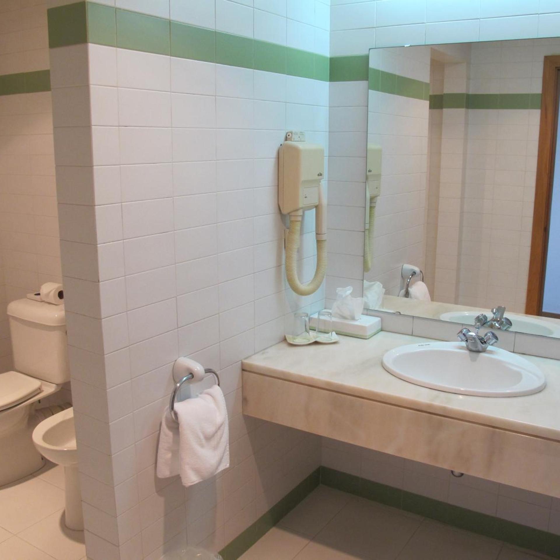 Room, Double or Twin Bed, Pool Side، Quinta Da Penha De Franca 2/3