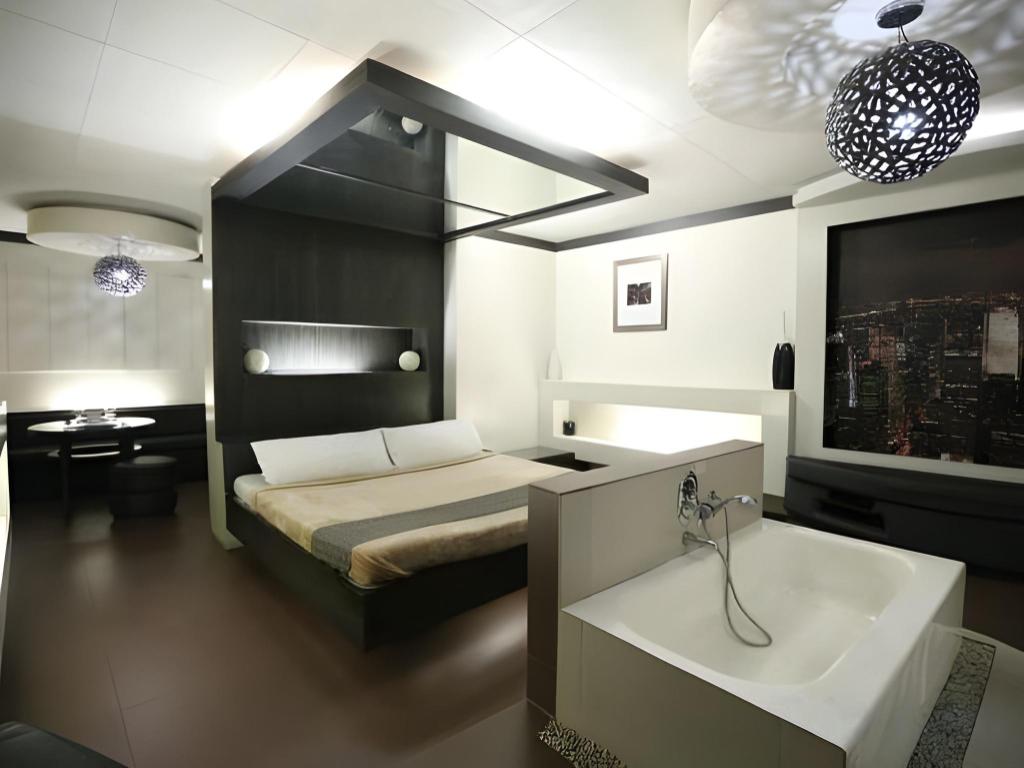 Victoria Court Suites 13/49