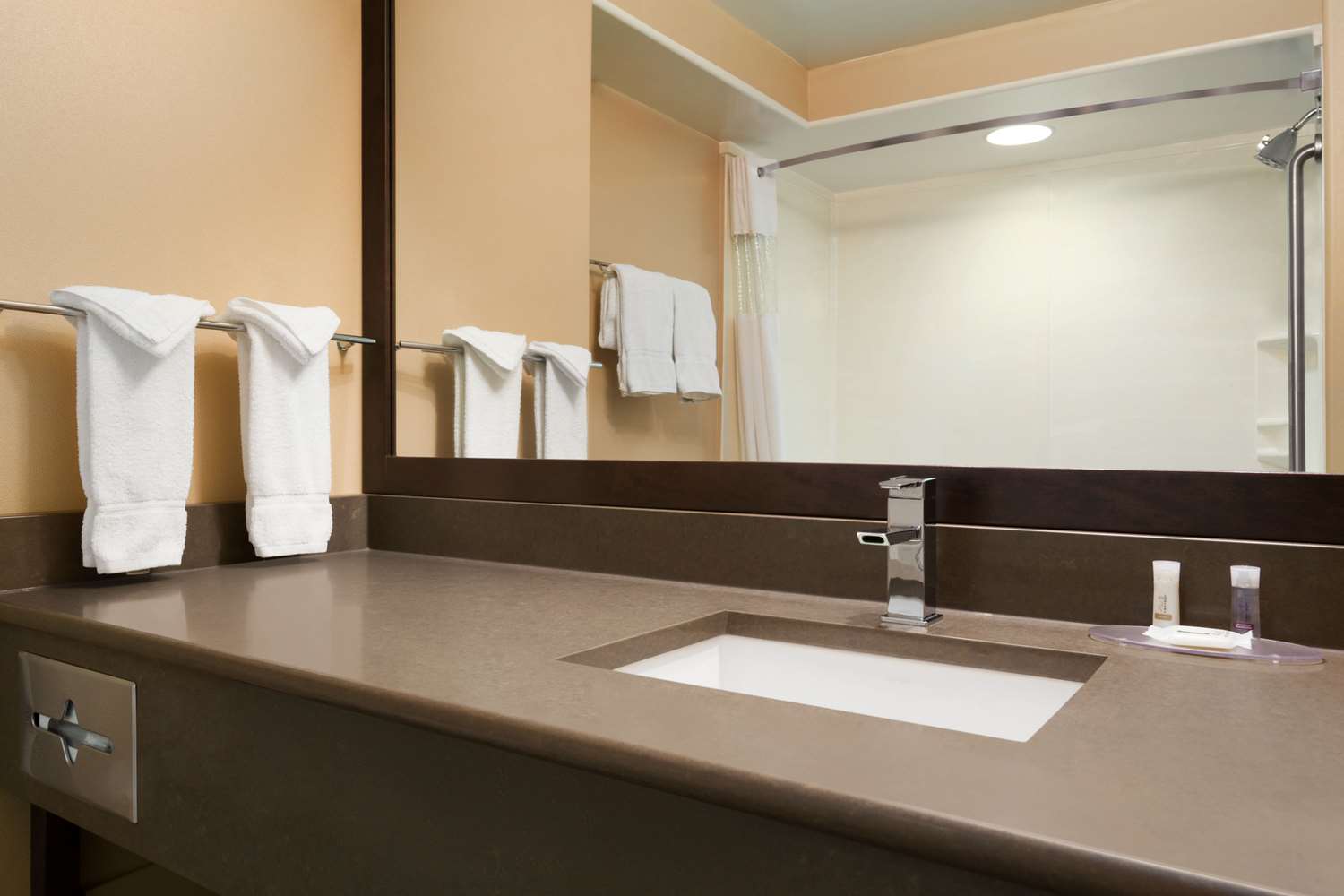 Days Inn and Suites By Wyndham Brandon 11/11
